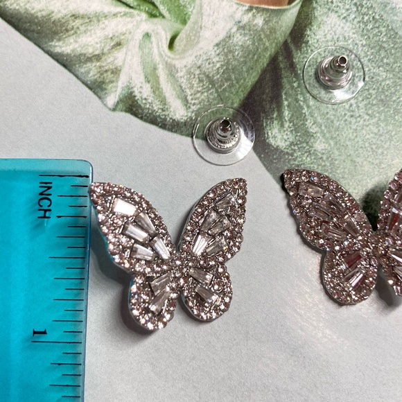 Beautiful Butterfly 🦋 Stud Earrings - Picture 3 of 4